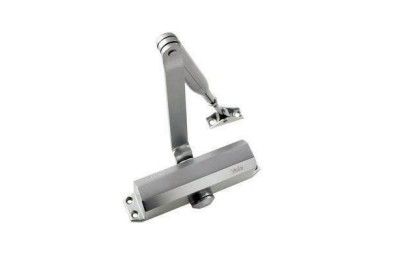 CIERRAPUERTAS YALE 3500-0001-60 SIN RETENEDOR PLATA (HOJA 110CM-80 KG).