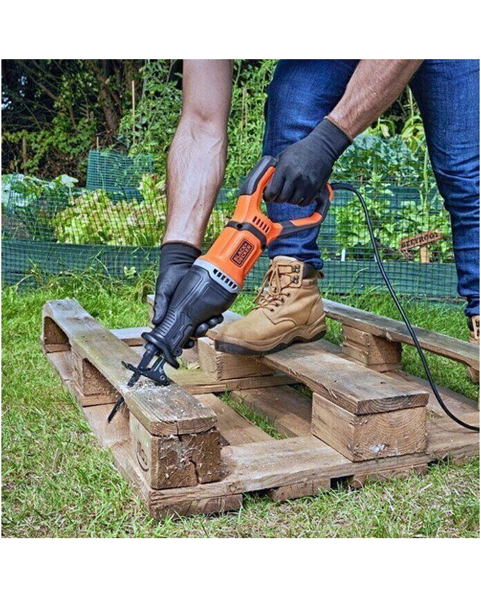 SIERRA SABLE BLACK & DECKER 750W BES301-QS.