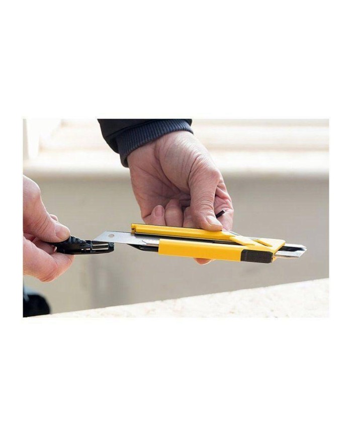 CUTTER STANLEY AUTOLOCK BIMATERIAL 18MM.