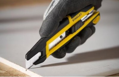 CUTTER STANLEY CON SEGMENTACION CUCHILLA Y RUEDA 18 MM.