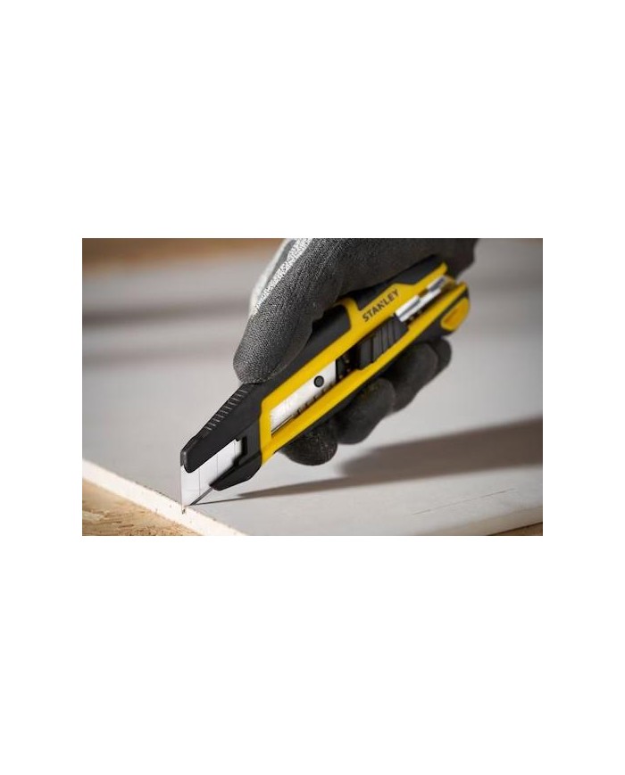 CUTTER STANLEY CON SEGMENTACION CUCHILLA Y RUEDA 18 MM.